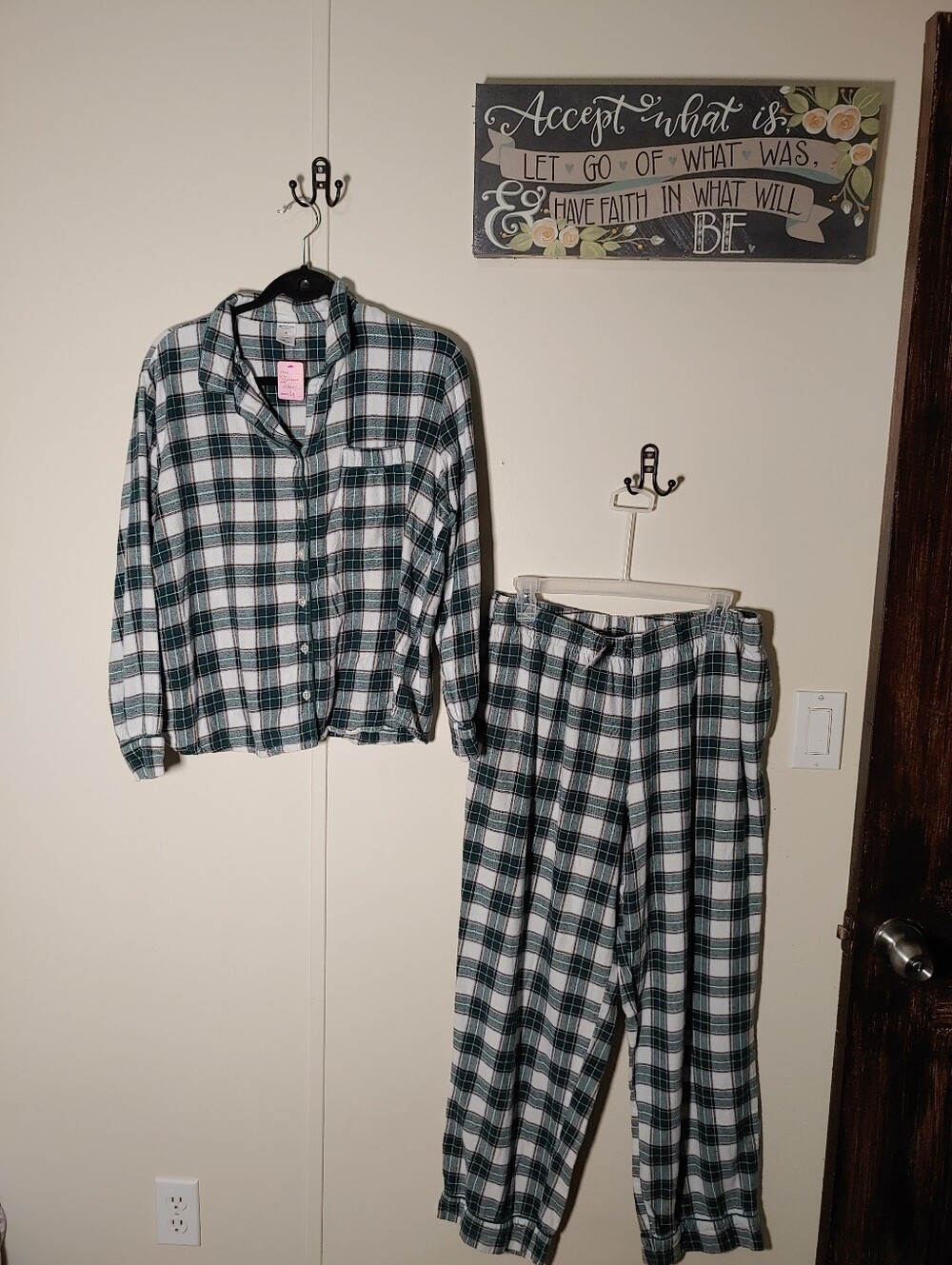 Liz Claiborne large 100% Cotton Green Plaid Long Sleeve Pajama Set